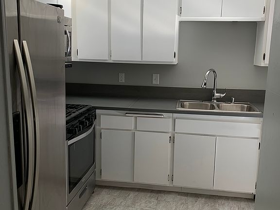 4th image of 1060 Golden Springs Dr Unit D