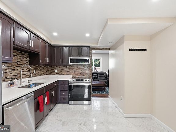 5th image of 123 Woodgate Ct