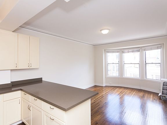 2nd image of 1840 Clay St #304