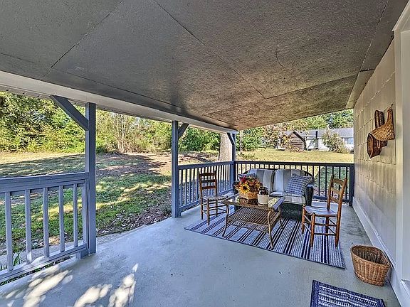 4th image of 2564 Fairwood Dr