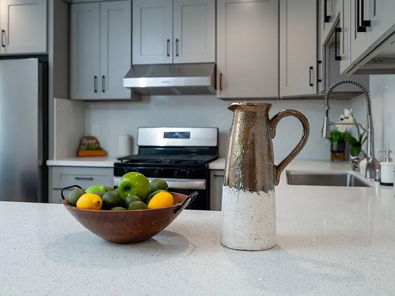 308 S Laurel St — Photo 4