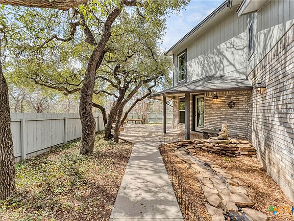 4th image of 1202 Bluff Creek Cir