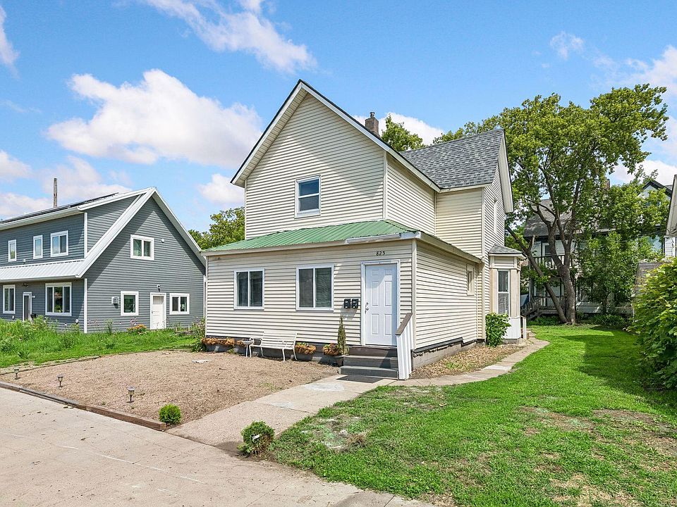 1st image of 825 18th Ave NE