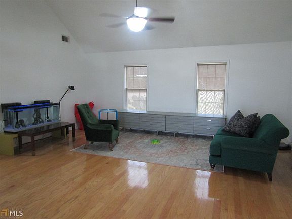 3rd image of 603 Waverly Ln