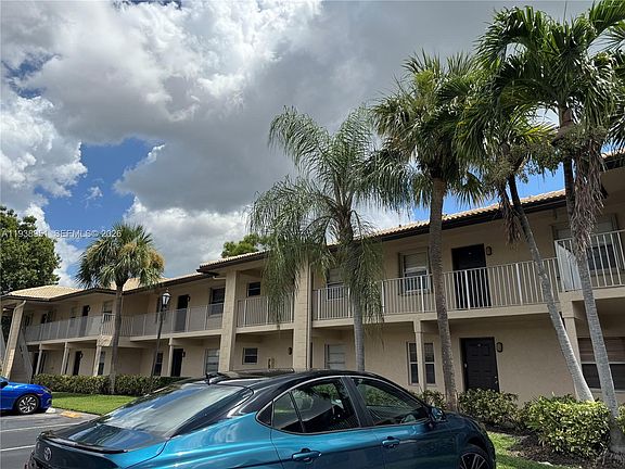 3rd image of 5580 Lakeside Dr APT 205