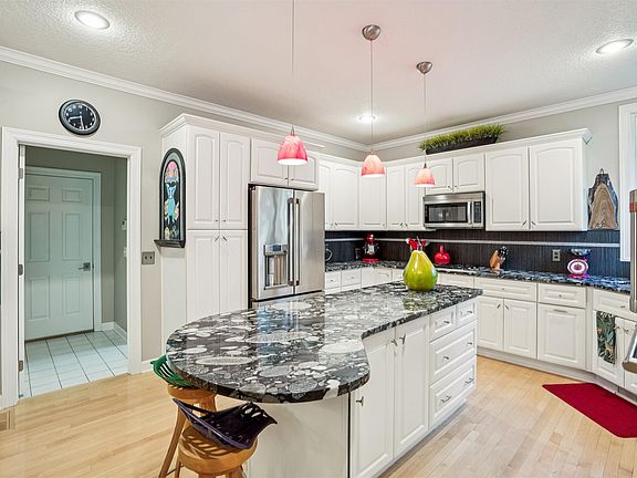 3rd image of 6925 Northglenn Way