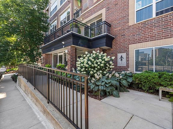 4th image of 301 Oak Grove St APT 308