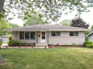 6427 Manchester Dr, Greendale, WI 53129