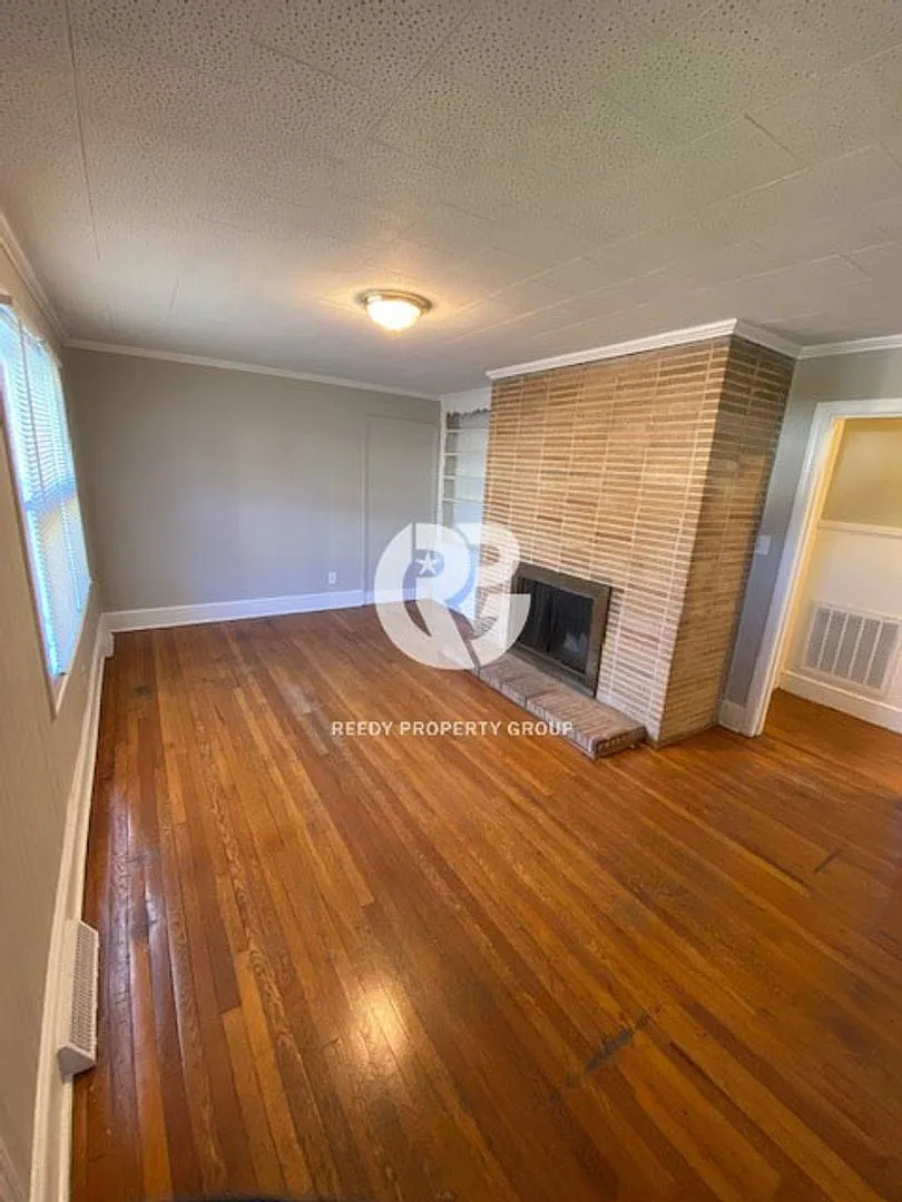 3 Bedroom with bonus Ranch style home minutes from Downtown Greer! — Photo 2