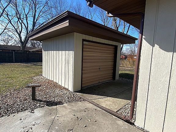 3rd image of 636 Westend Dr