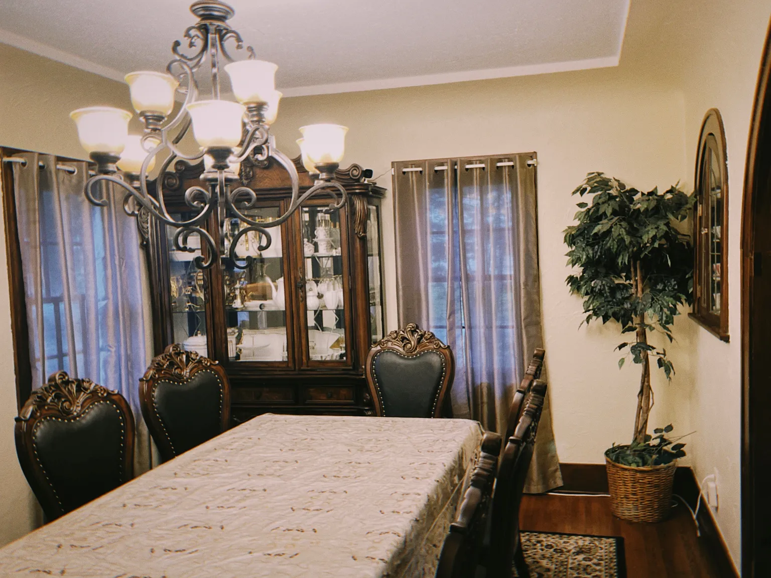 3 bed, 2183 sqft, $3,000 — Photo 4