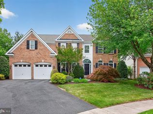 2795 Middleton Farm Ct, Herndon, VA 20171
