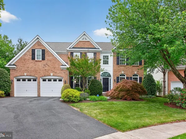 2795 Middleton Farm Ct, Herndon, VA 20171