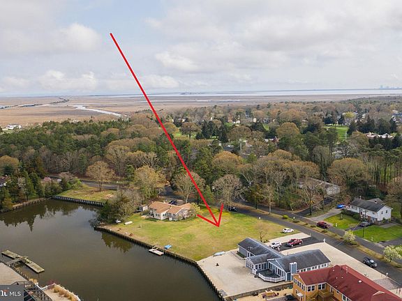 3rd image of 268 Country Club Blvd
