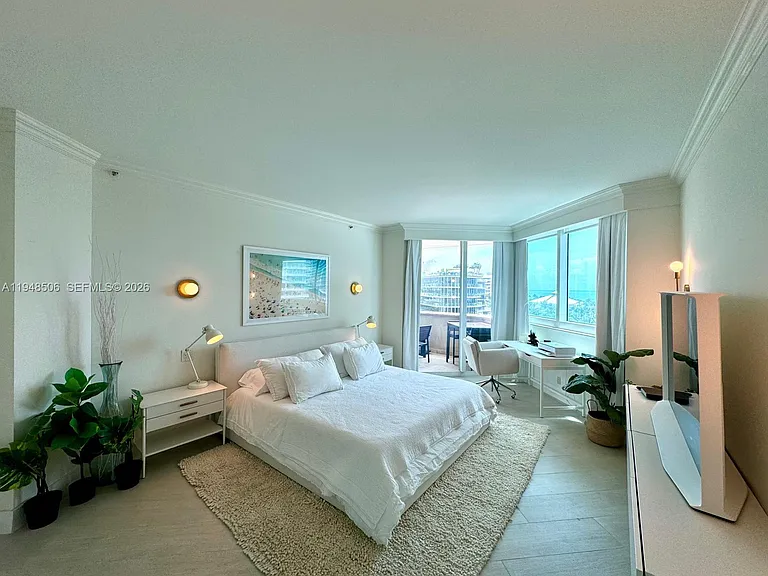 300 S Pointe Dr #705 — Photo 15