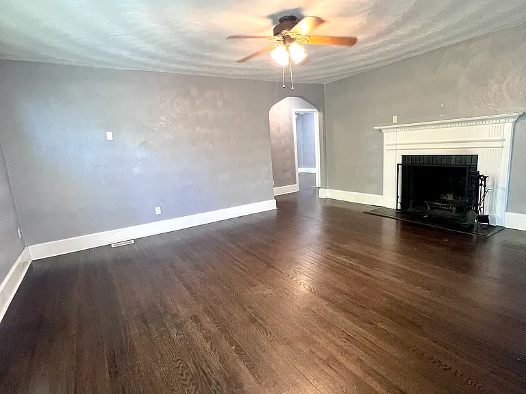 210 Pennsylvania Ave #1 — Photo 30
