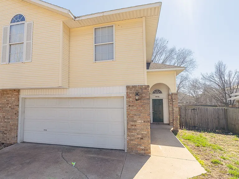 Daisy Ln 971-973 — Photo 1