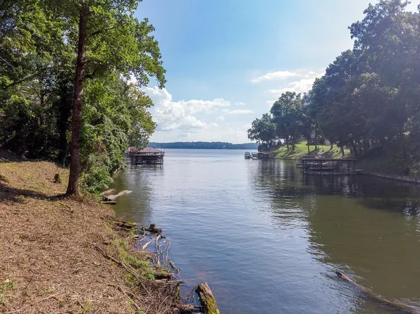 4 Holland Dr, Killen, AL 35645