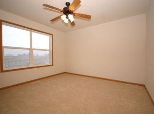 225 8th St NE, Plainview, MN 55964