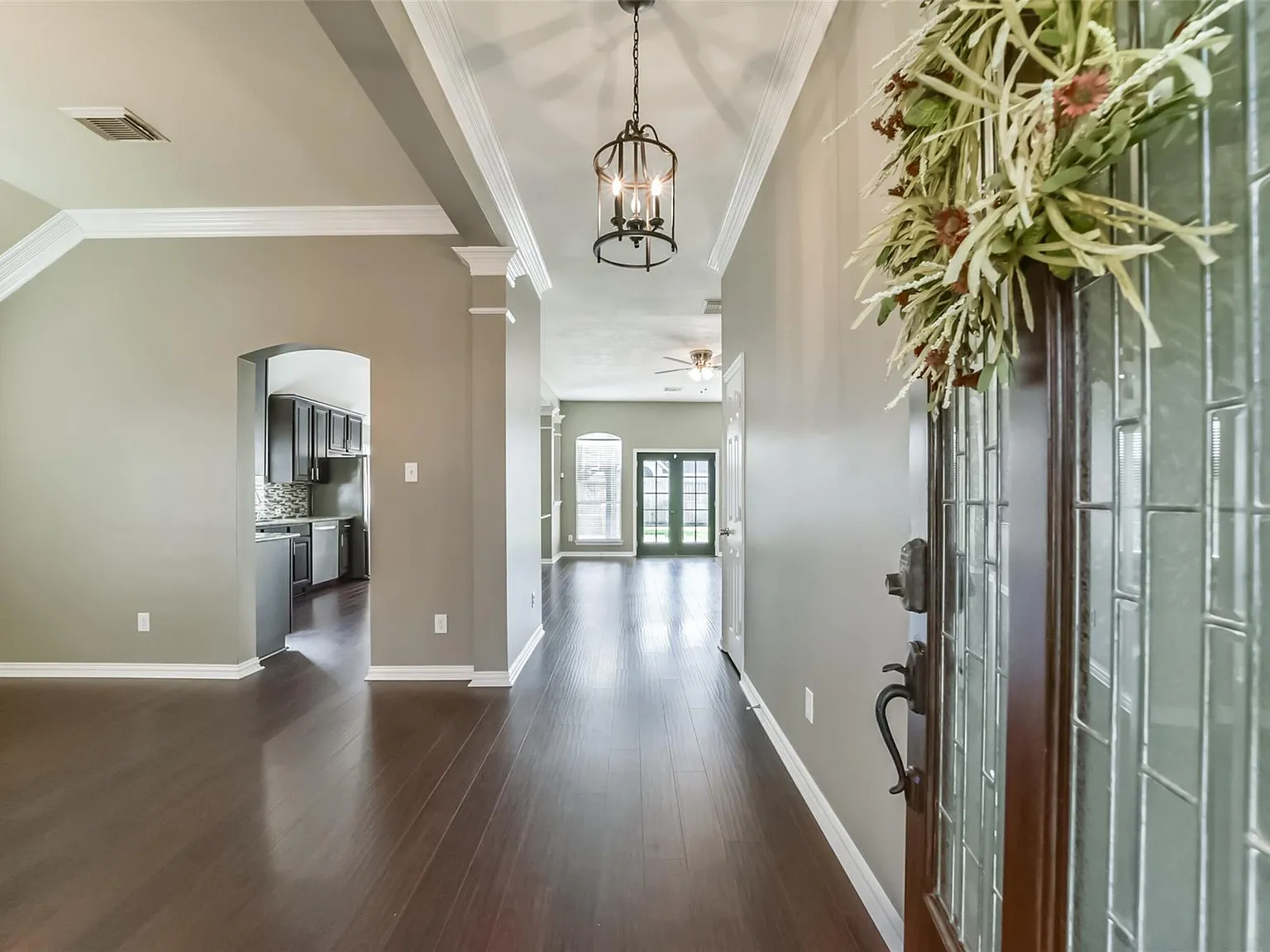 3 bed, 2.0 bath, 1977 sqft, $2,700 — Photo 4