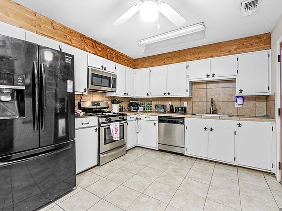 5th image of 5120 McCormick Ave