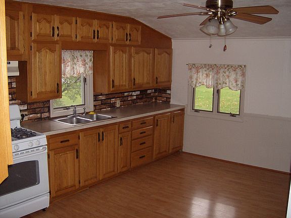 3rd image of 210 N 1st St