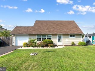 54 Mayflower Rd, Levittown, PA 19056