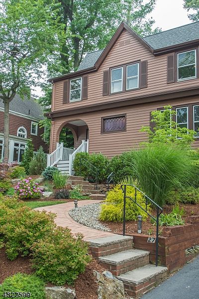 2nd image of 27 Myrtle Ave
