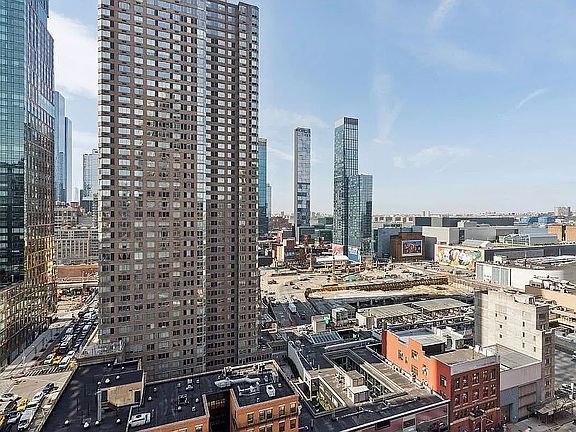 5th image of 500 W 43rd St APT 26B