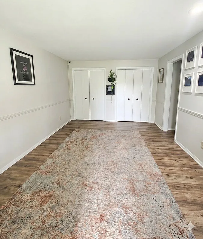 Aristocrat Apartments — Photo 4