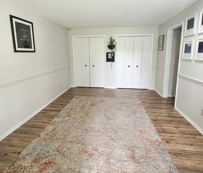 Aristocrat Apartments — Photo 4