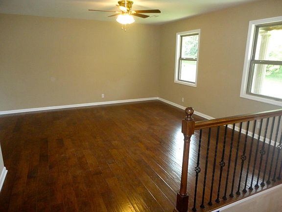3rd image of 213 Foster Dr