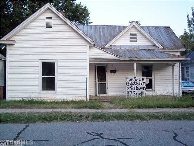 2nd image of 1117 Campbell St