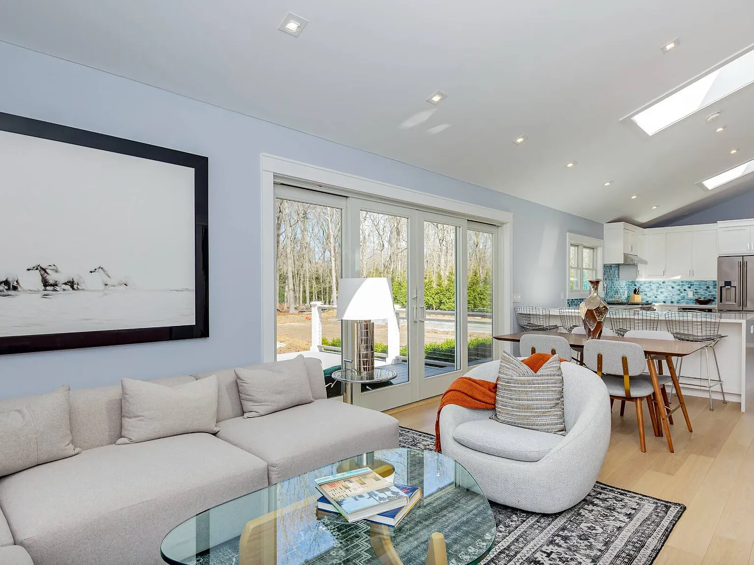 Brand New in Bridgehampton with Pool — Photo 3
