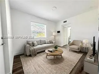 Studio, 1.0 bath, 425 sqft, $1,600 — Photo 4