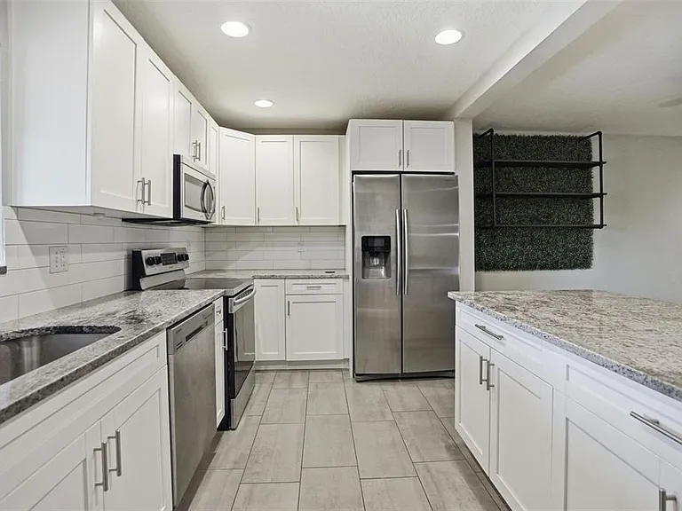 727 N Himes Ave — Photo 17
