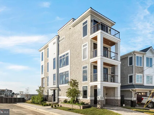 233 W 17th St, Ocean City, NJ 08226