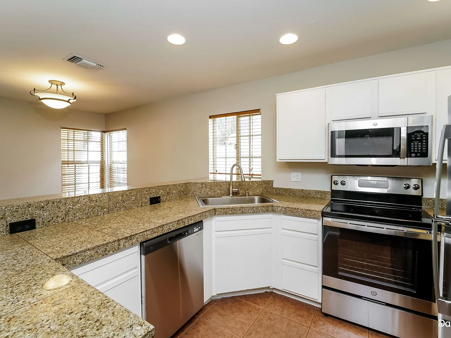 3 bed, 2.0 bath, 1278 sqft, $1,785 — Photo 4