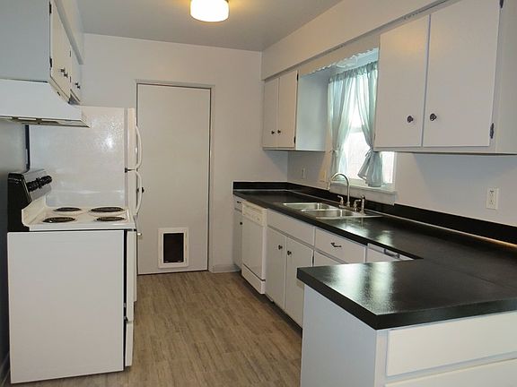 3rd image of 910 Antelope Dr