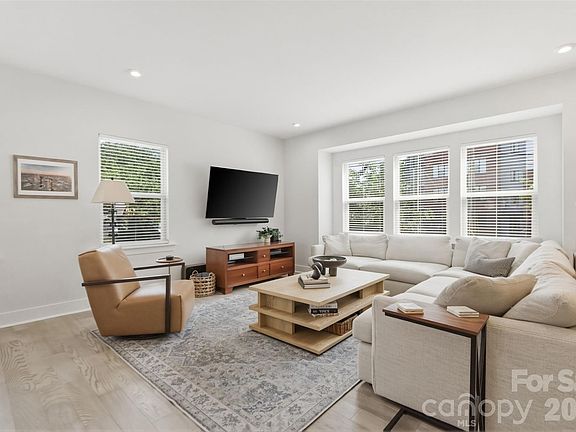 5th image of 18005 Nolita Ln