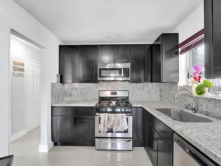 3322 McKinley St — Photo 41