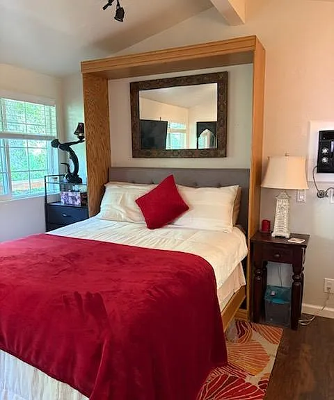 Queen Murphy bed in Bungalow/ADU