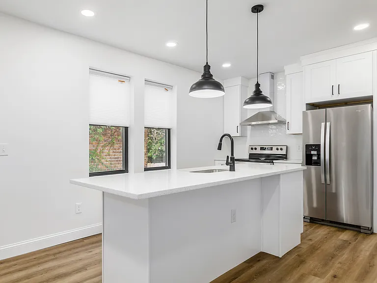 1671 Oak St — Photo 14