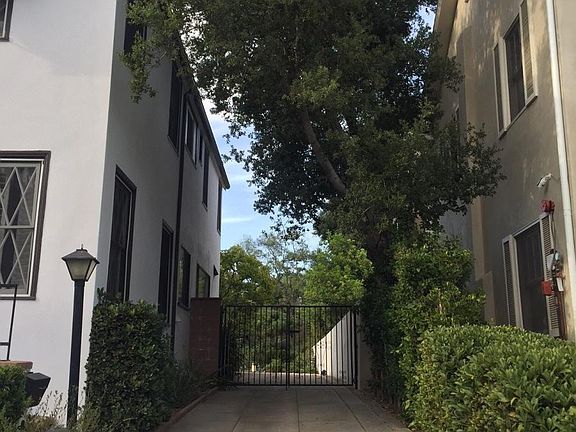 3rd image of 432 Oaklawn Ave