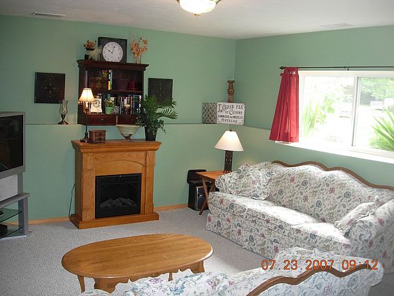 Family Room/3rd Bedroom