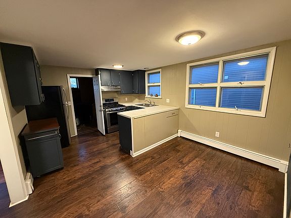 3rd image of 144 Cumberland St Floor 1