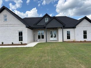 1107 Clara Dr E, Valley, AL 36854