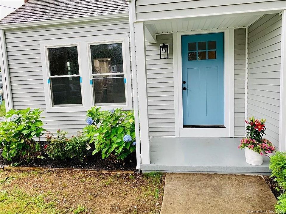 2nd image of 32 Holly St