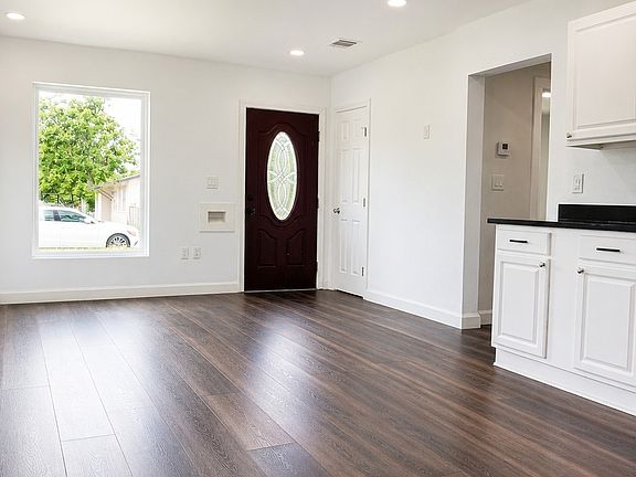 2nd image of 803 Powell Cir