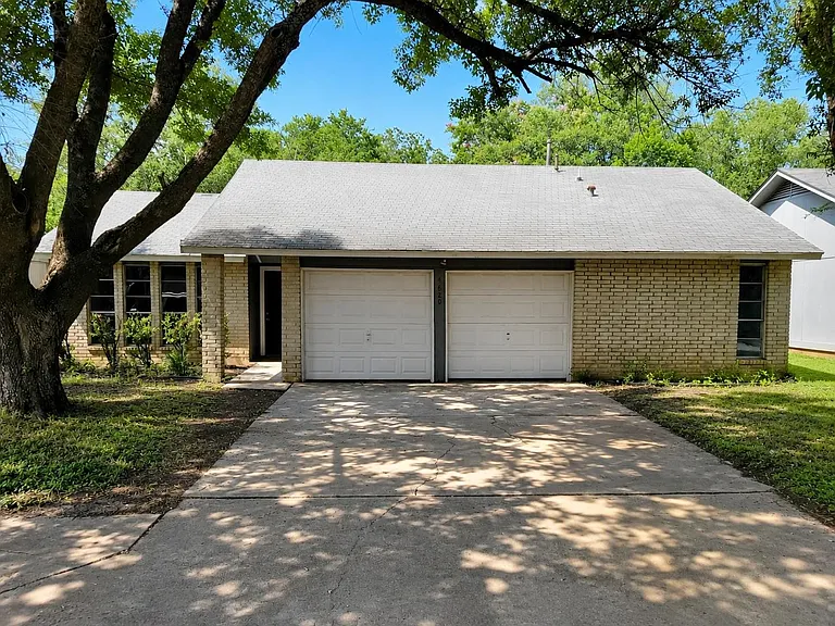 4620 Button Bend Rd — Photo 2
